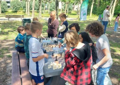 Schaken tijdens Buitenspeelmiddag Dreespark